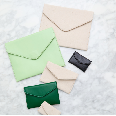 Enveloppes en cuir végan à personnaliser