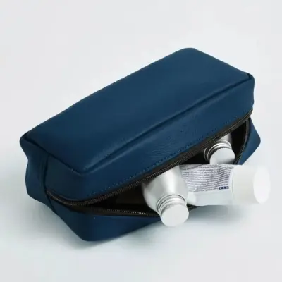 sac-pochette-rectangulaire-en-cuir-végan-bleu-marine